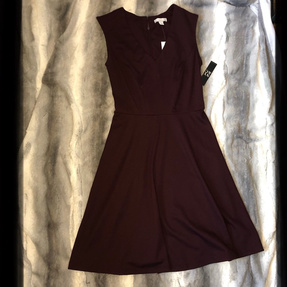 Sleeveless V-Neck A-Line Dress in Deep Burgundy